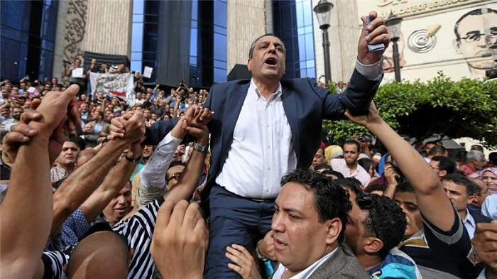 Egypt arrests leading rights lawyer